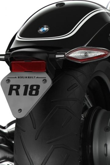 P90386696_lowRes_the-bmw-r-18-04-2020