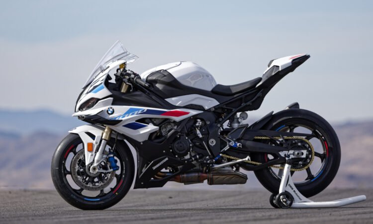P90490332_highRes_the-new-bmw-s-1000-r