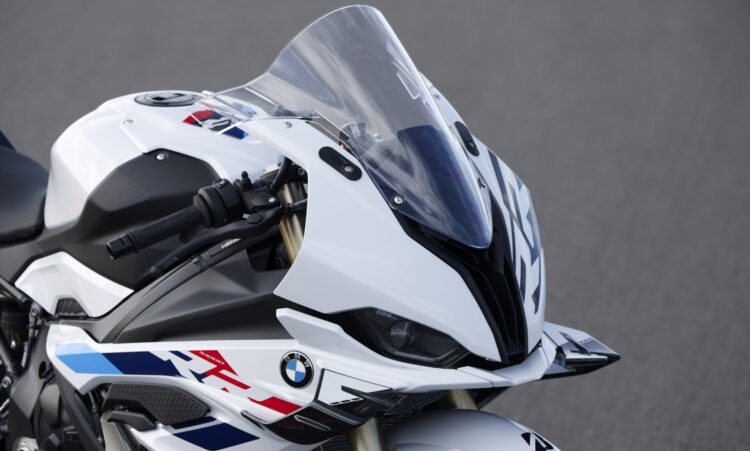 P90490355_highRes_the-new-bmw-s-1000-r