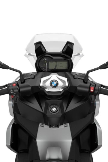 P90470176_lowRes_bmw-c-400-x-style-pa