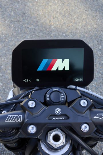 P90481319_highRes_bmw-m-1000-r-10-2022